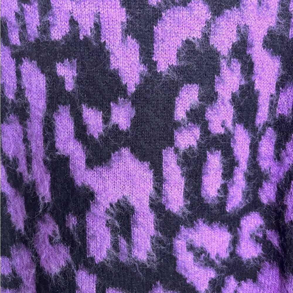 Rebecca Minkoff Purple and Black Gordon Leopard Print Crewneck Fuzzy Sweater M - Picture 6 of 9